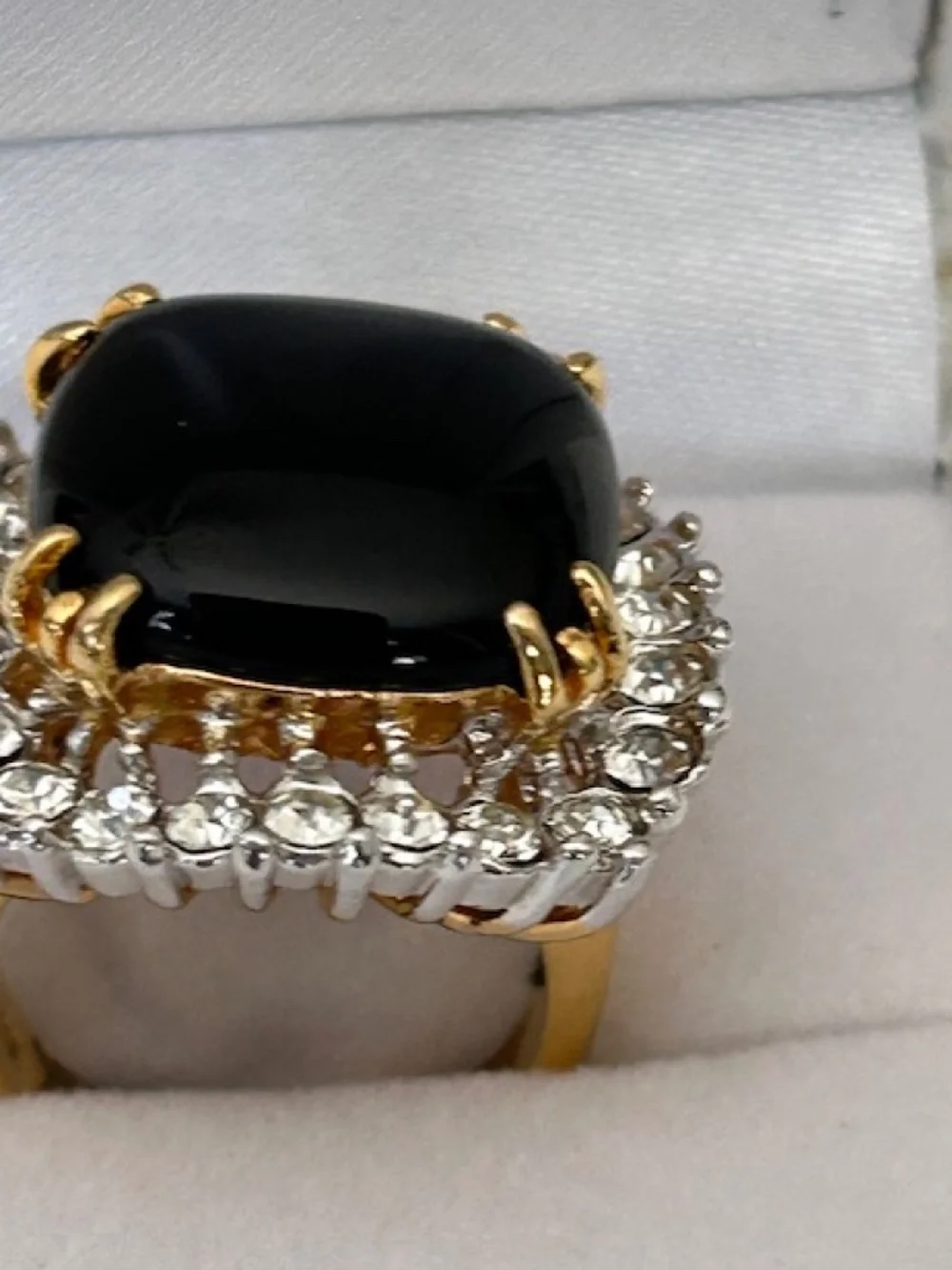 14K TGE RING GOLD/SILVER PLATED IMITATION ONYX & CRYSTAL 14K TGE RING SIZE 5